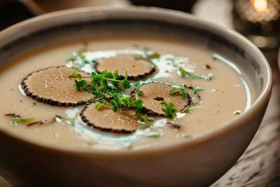Les secrets d'un mets d'exception : découvrez l'histoire et la recette de la soupe aux truffes VGE